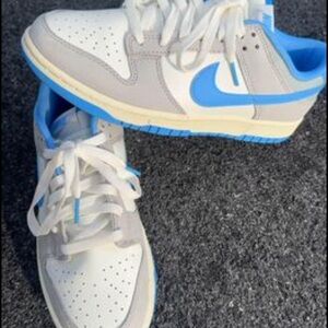Nike White & Light Gray Athletic Shoes
